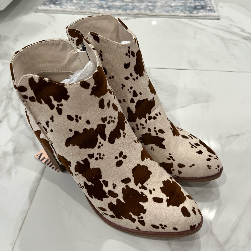 ARULA Brown and Cream Ankle Booties